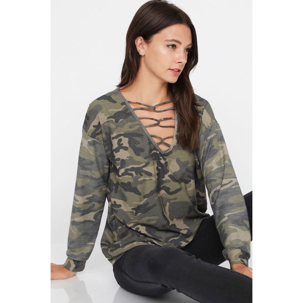 LAST ONE! Caged Neck Camouflage Top - Picture 4 of 7